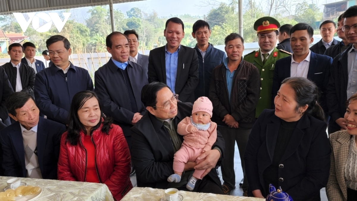 Thủ tướng kiểm tra, đôn đốc dự án cao tốc Tuyên Quang – Phú Thọ, chúc Tết công nhân
